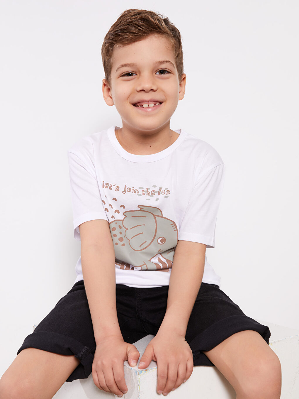 Beyaz Bisiklet Yaka Baskılı Kısa Kollu Erkek Çocuk Tişört