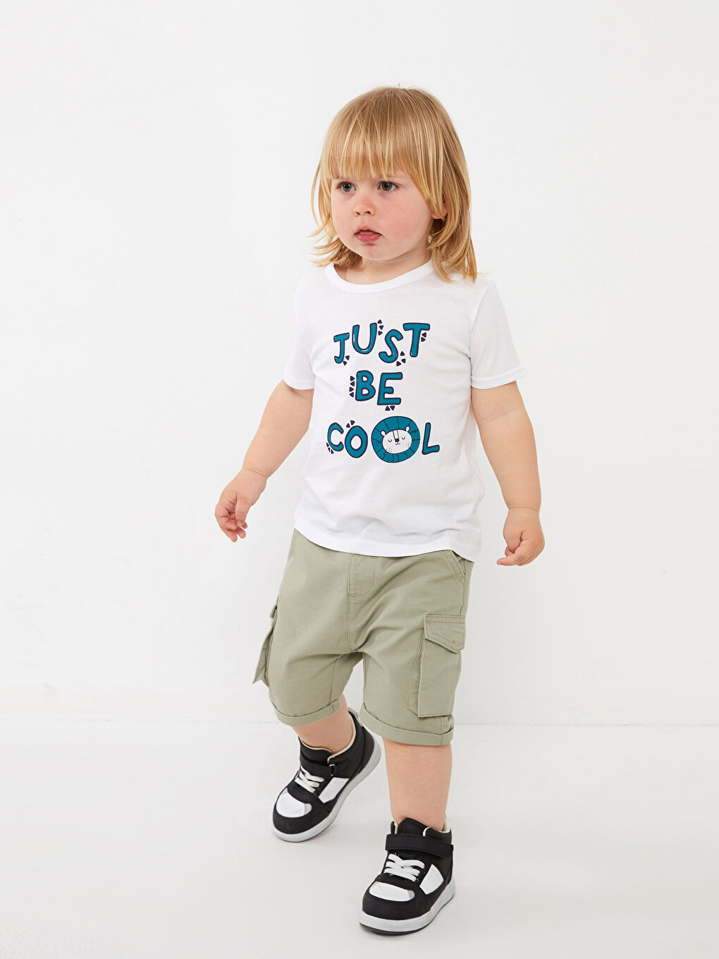 Beyaz Bisiklet Yaka Kısa Kollu Erkek Bebek Tişört-1