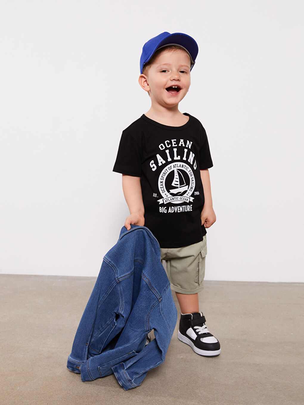 Siyah Bisiklet Yaka Kısa Kollu Erkek Bebek Tişört-2