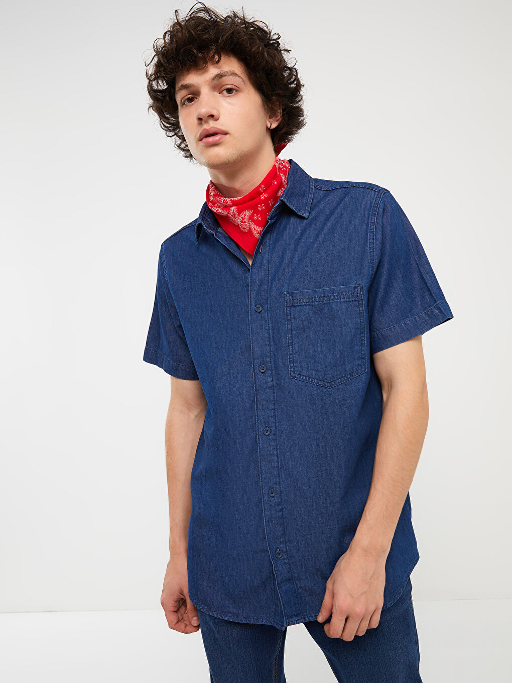 قميص جينز كم قصير عادي للرجال