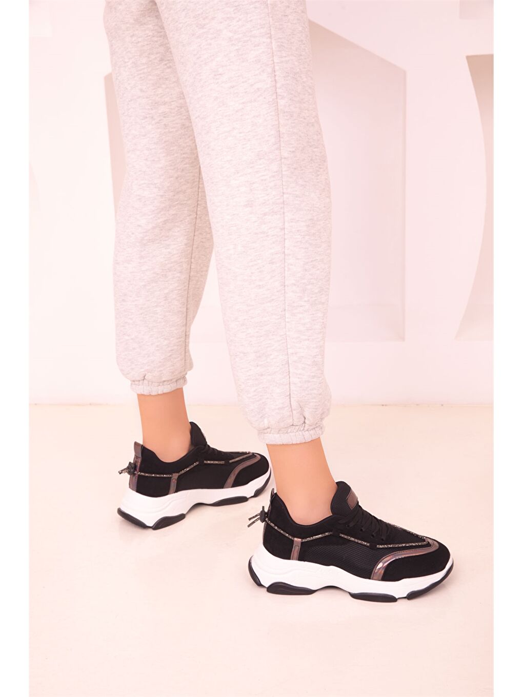 Siyah Bağcıklı Kadın Spor Ayakkabı-3