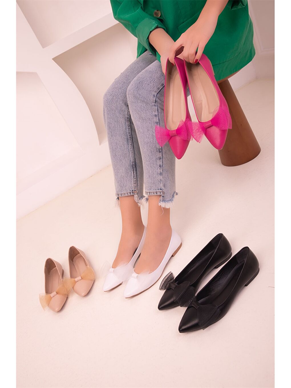 Beyaz Deri Görünümlü Kadın Babet