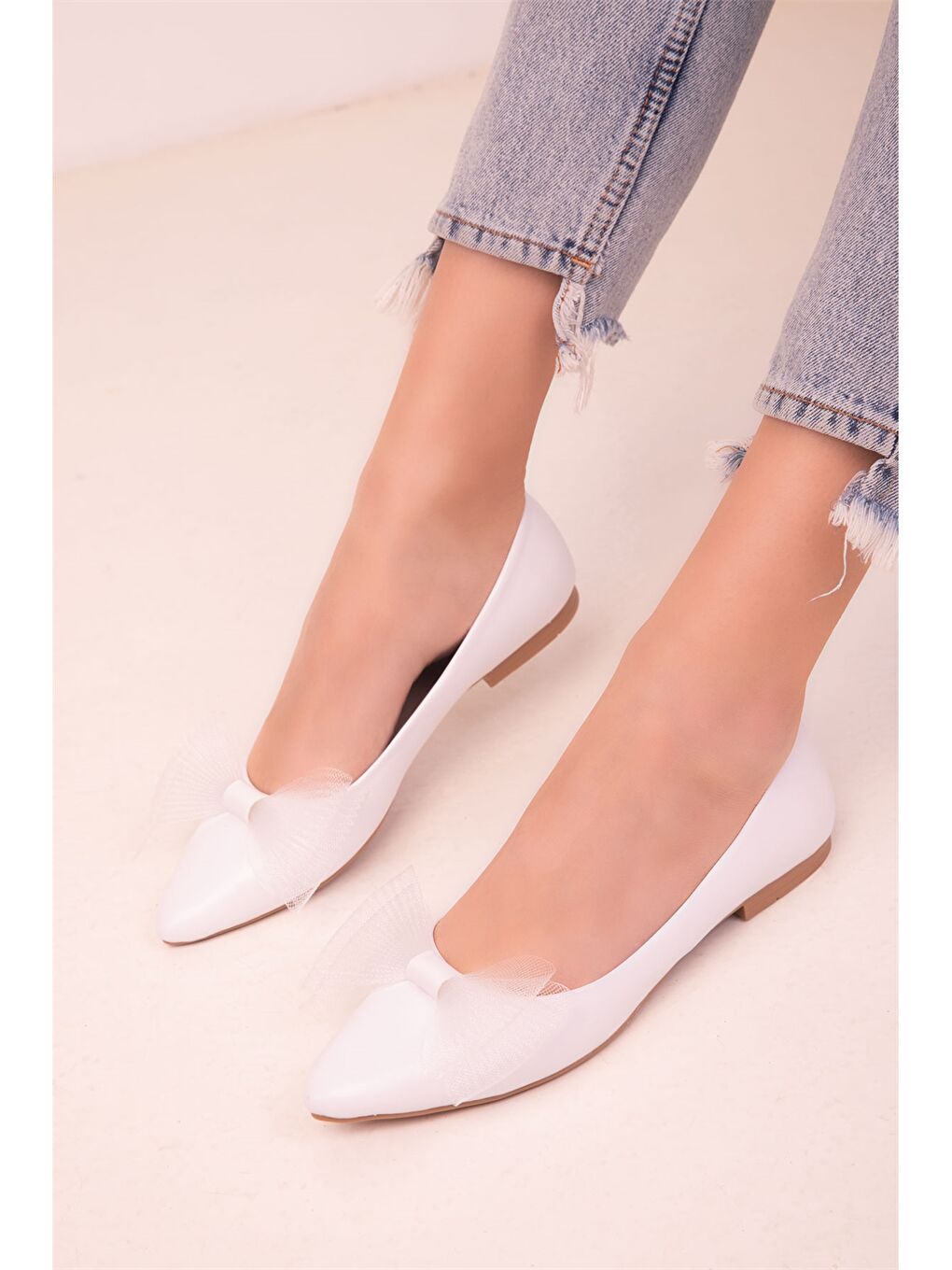 Beyaz Deri Görünümlü Kadın Babet-3