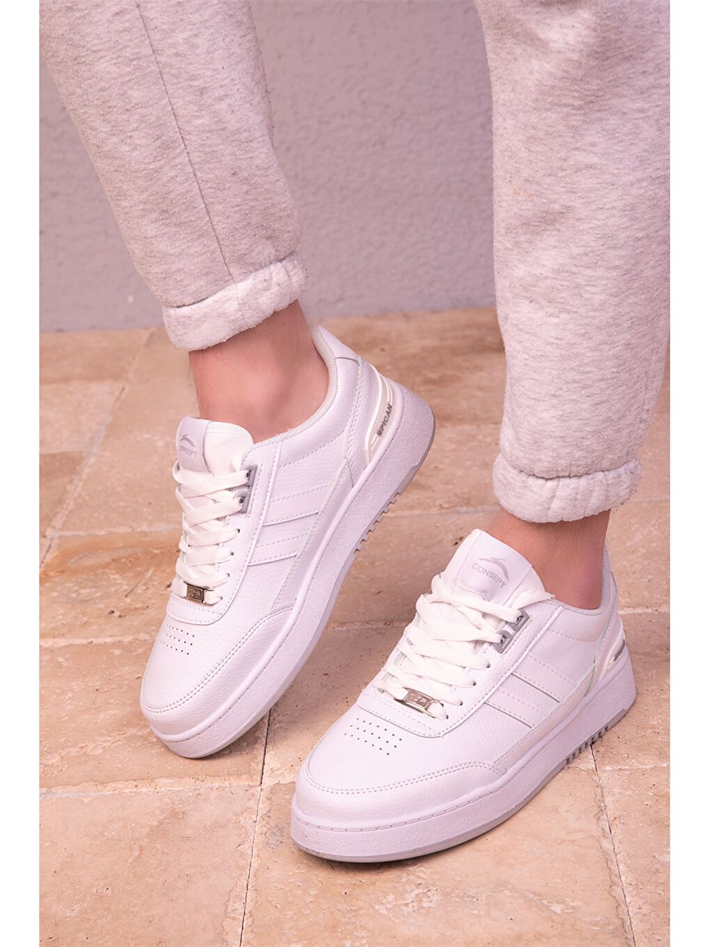 Beyaz Bağcıklı Erkek Spor Ayakkabı