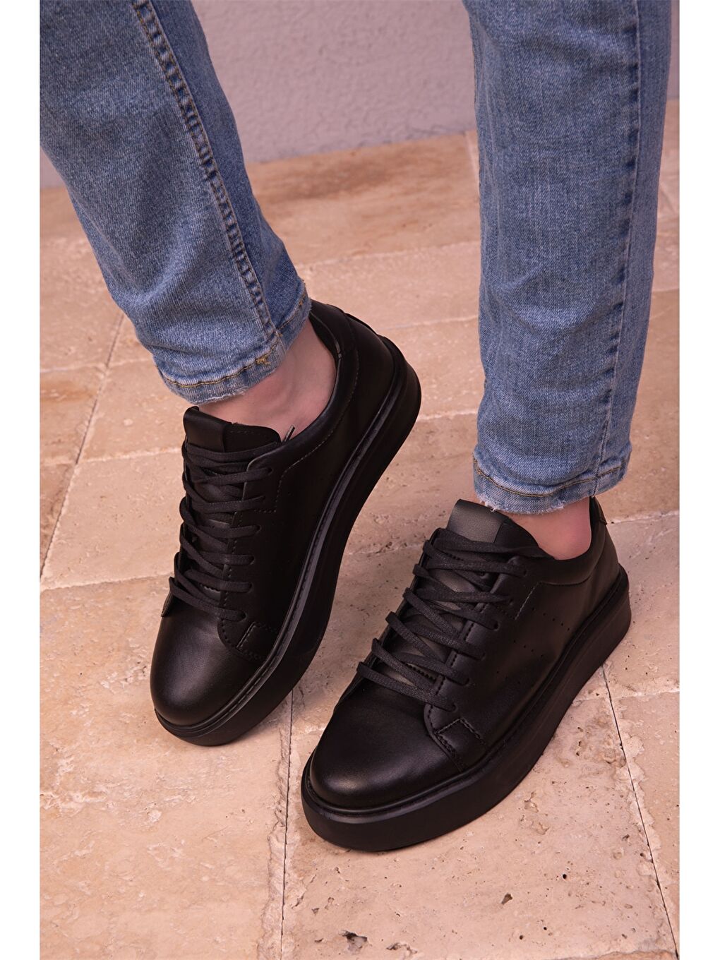 Siyah Bağcıklı Erkek Spor Ayakkabı-1