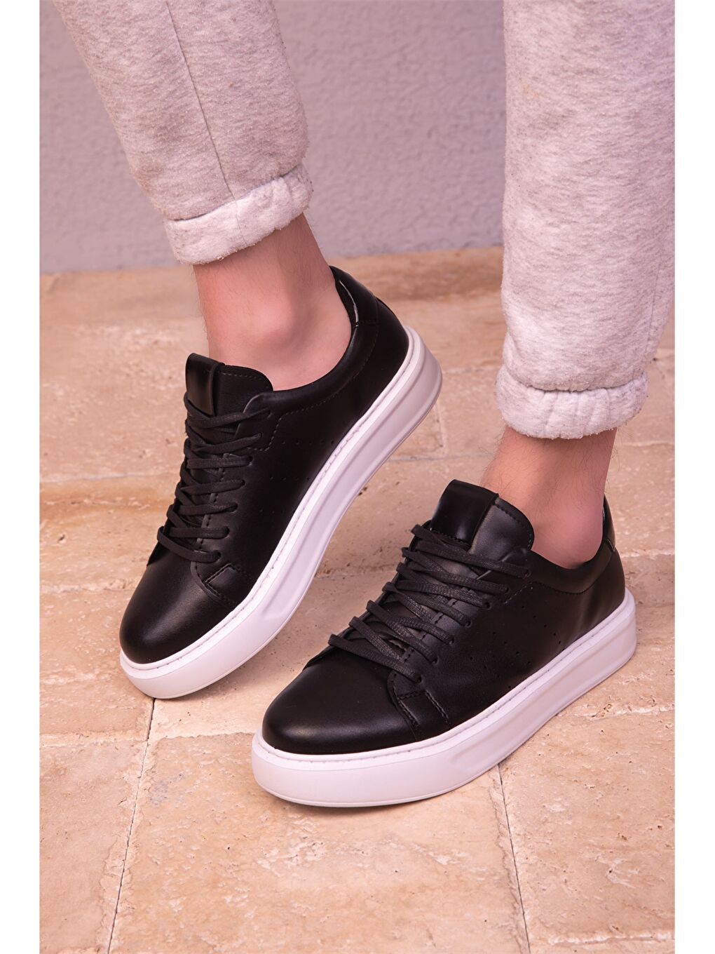 Siyah Bağcıklı Erkek Spor Ayakkabı