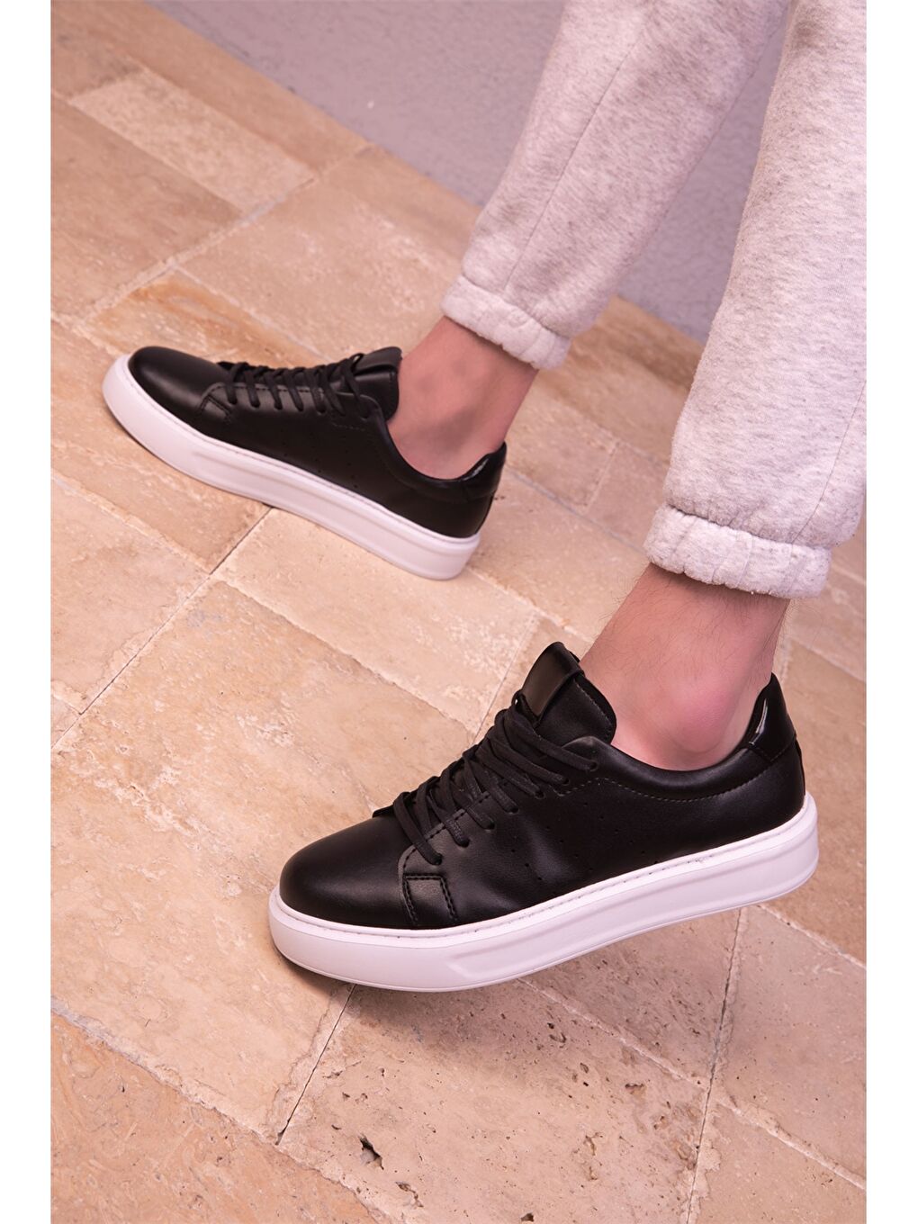 Siyah Bağcıklı Erkek Spor Ayakkabı-1