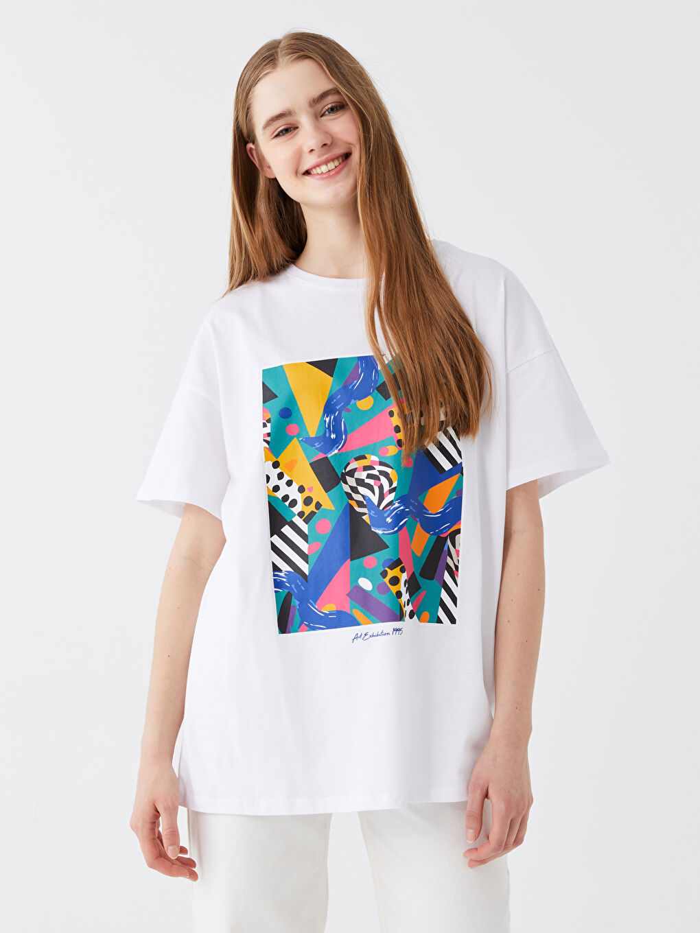 Beyaz Bisiklet Yaka Baskılı Kısa Kollu Oversize Kadın Tişört