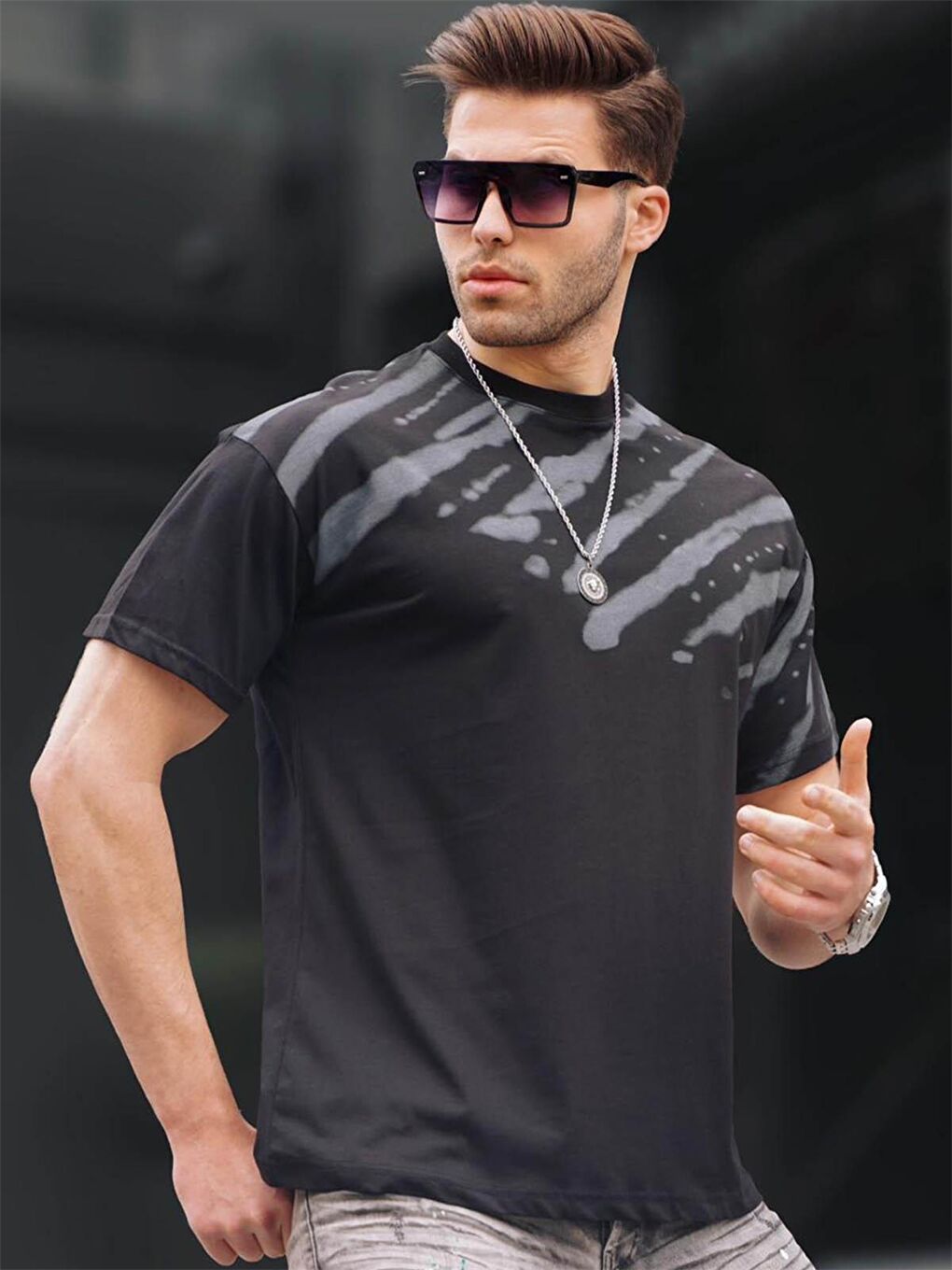 Siyah Bisiklet Yaka Kısa Kollu Desenli Erkek Tişört