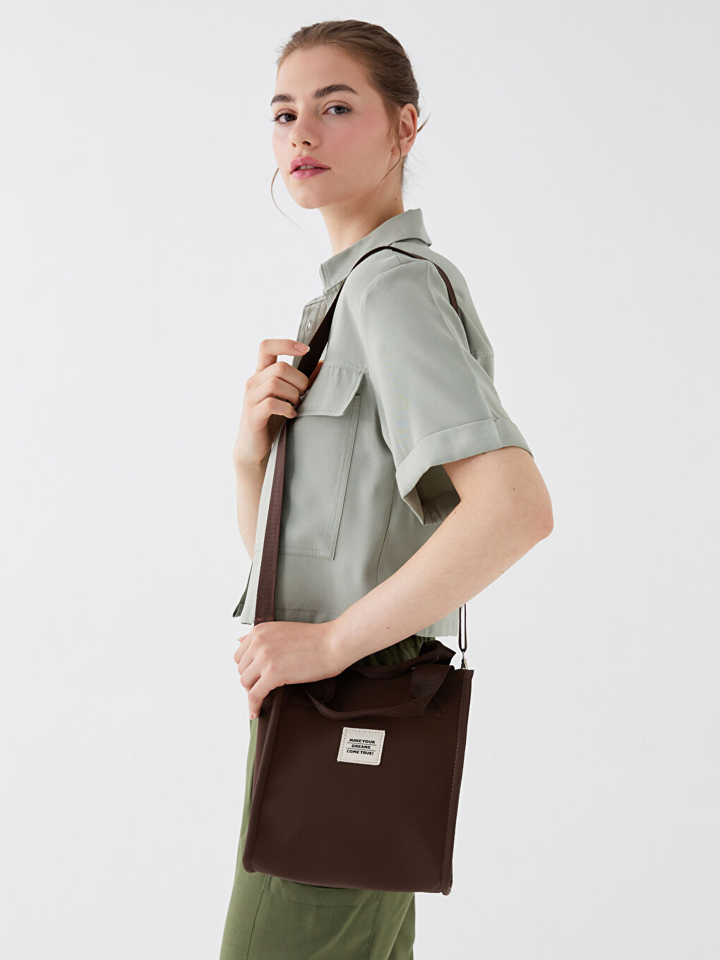 Kahverengi Etiket Detaylı Kadın Kol Çantası