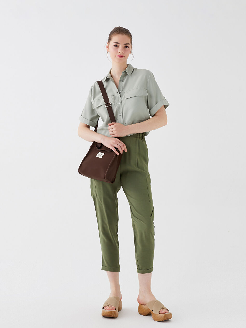 Kahverengi Etiket Detaylı Kadın Kol Çantası-1