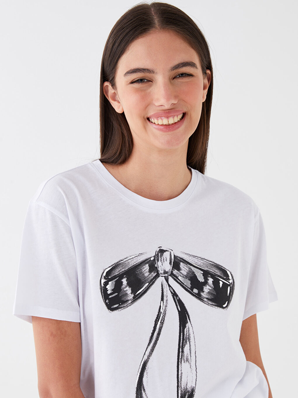 تيشيرت نسائي بأكمام قصيرة وياقة دائرية مطبوع