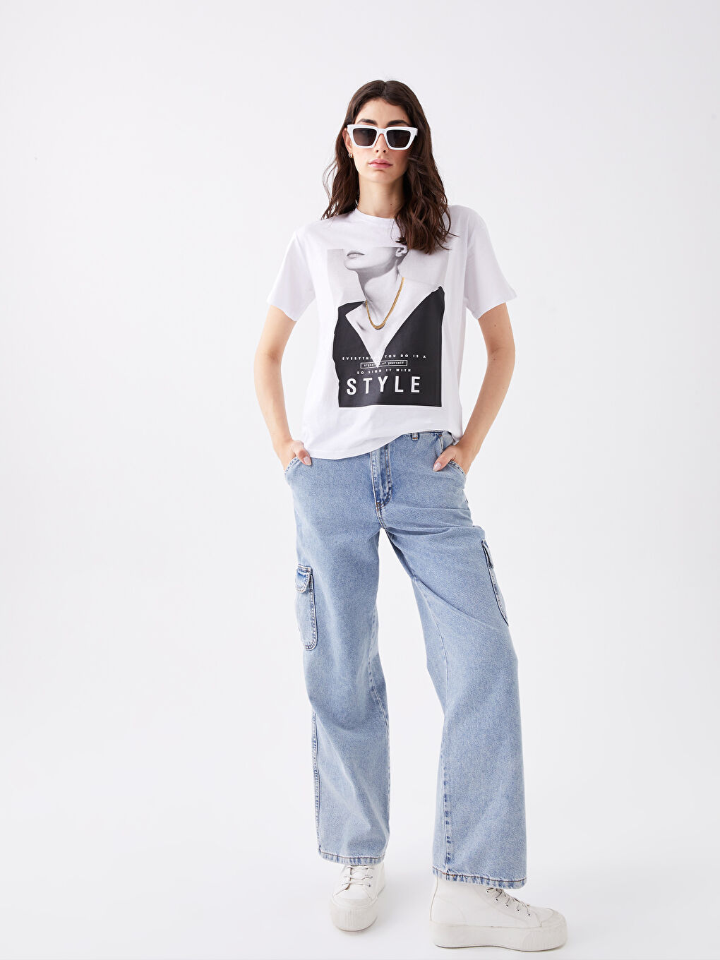 Beyaz Bisiklet Yaka Baskılı Kısa Kollu Kadın Tişört-1