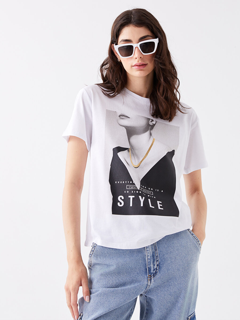 Beyaz Bisiklet Yaka Baskılı Kısa Kollu Kadın Tişört-2