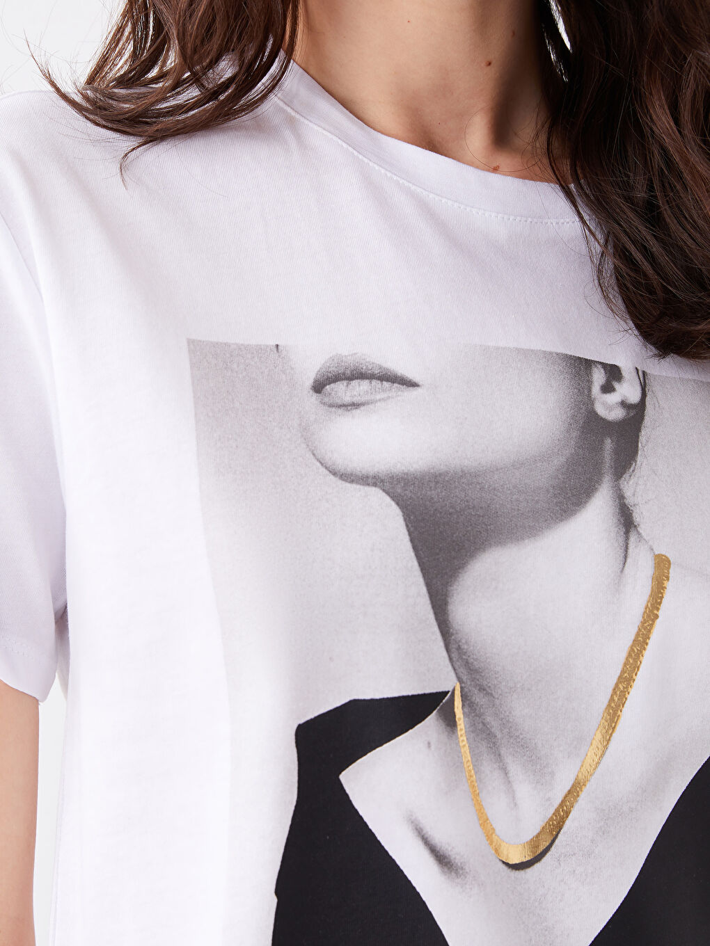 Beyaz Bisiklet Yaka Baskılı Kısa Kollu Kadın Tişört-3