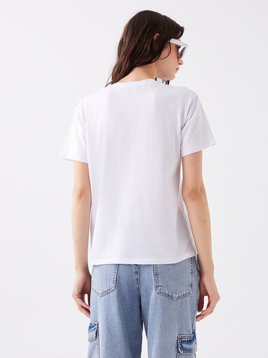 Beyaz Bisiklet Yaka Baskılı Kısa Kollu Kadın Tişört-4