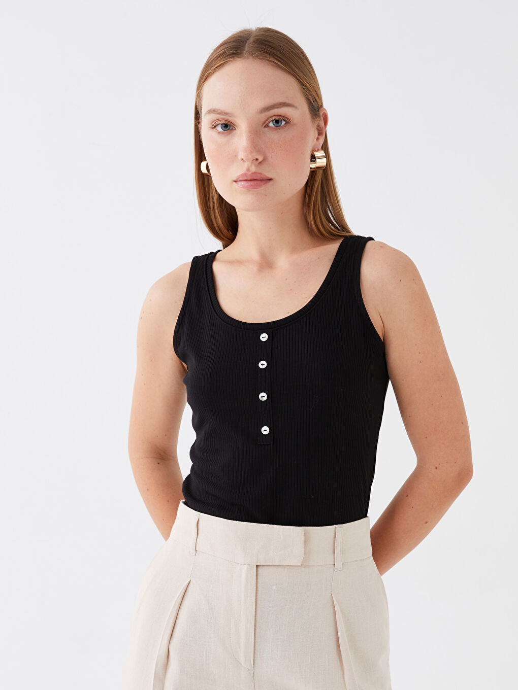 تانك توب سادة بياقة على شكل حرف U للسيدات