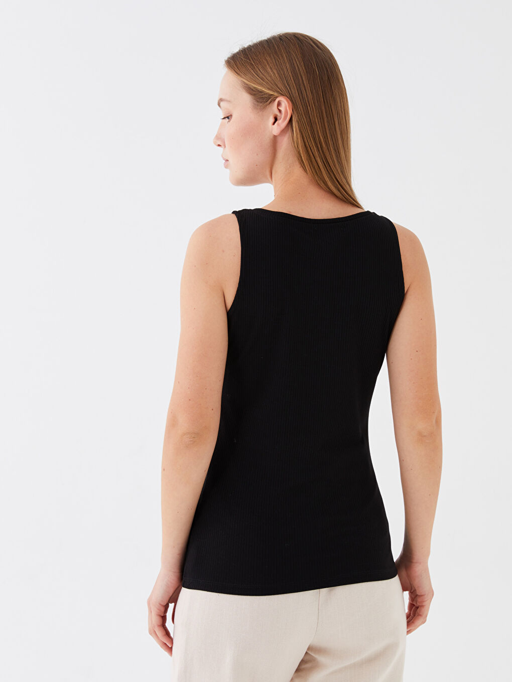 تانك توب سادة بياقة على شكل حرف U للسيدات-3