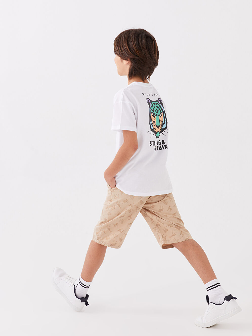 تيشيرت للأولاد بكم قصير وياقة دائرية واسع ومريح-1