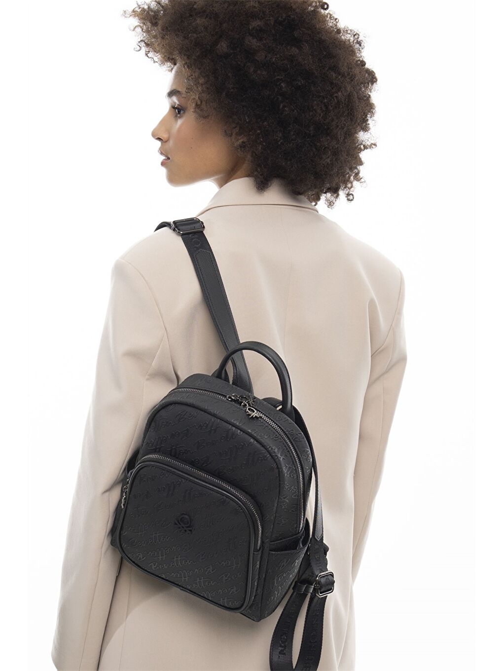 Siyah Deri Görünümlü Baskılı Kadın Sırt Çantası-1