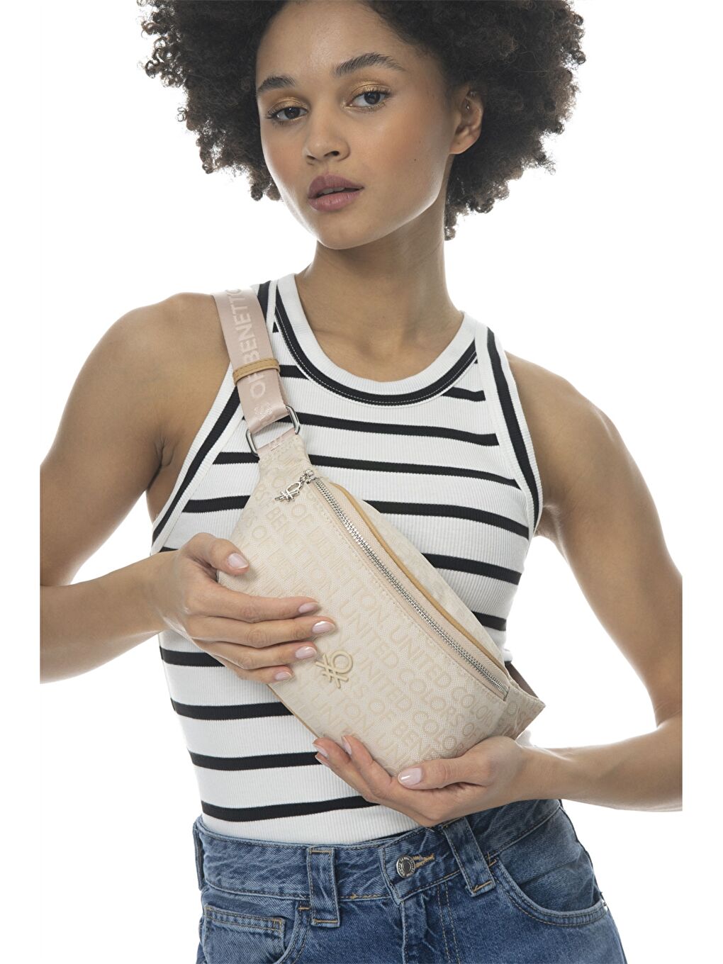 Bej Yazı Baskılı Kadın Göğüs Çantası-1