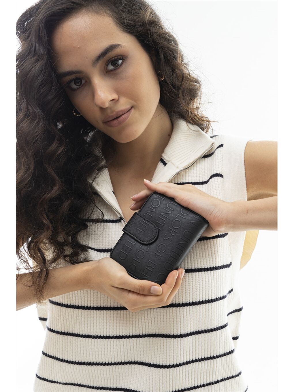 Siyah Deri Görünümlü Yazı Baskılı Kadın Cüzdan-1