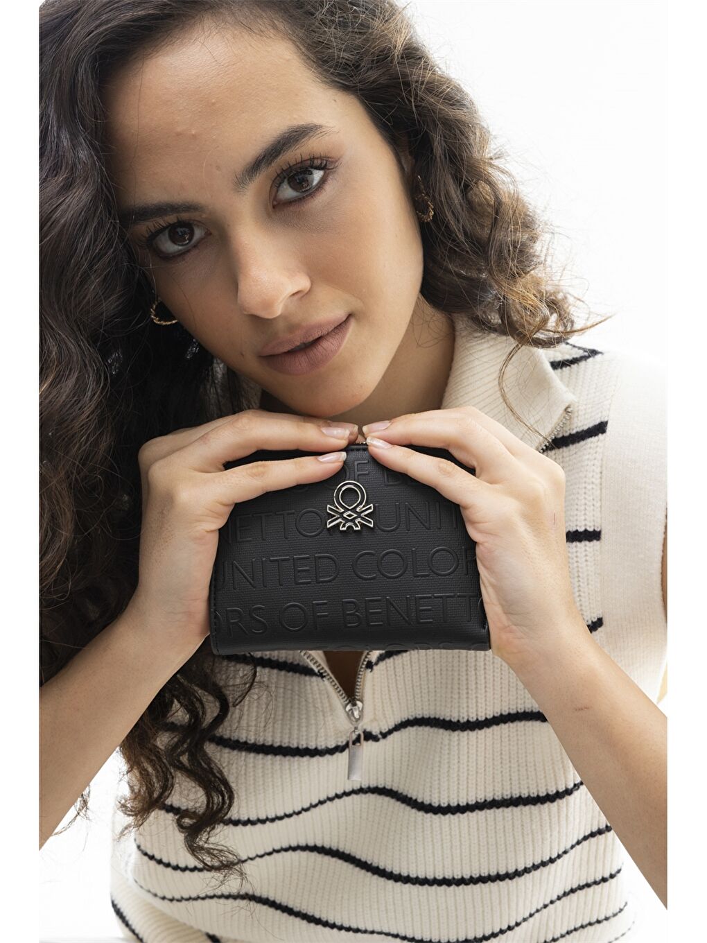 Siyah Deri Görünümlü Yazı Baskılı Kadın Cüzdan-1