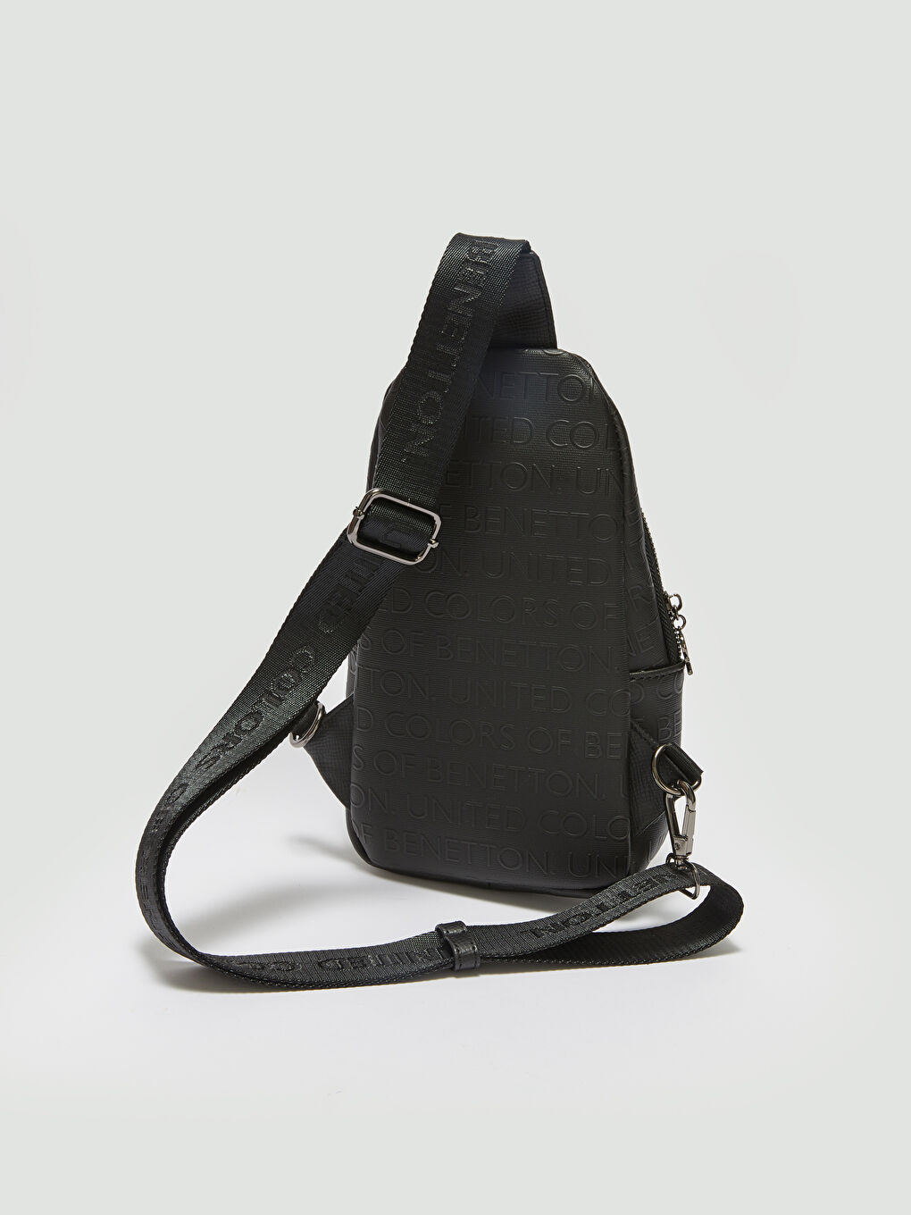 Siyah Deri Görünümlü Baskılı Kadın Göğüs Çantası-1