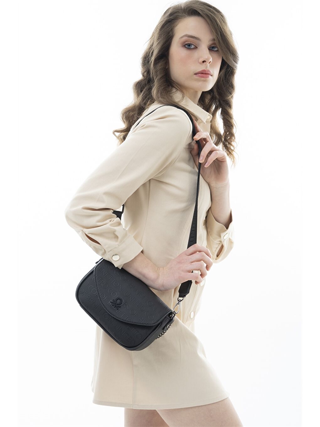 Siyah Deri Görünümlü Kadın Çanta