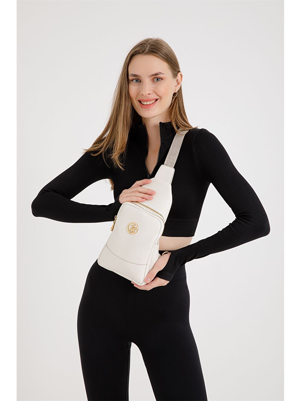 Beyaz Deri Görünümlü Baskılı Kadın Göğüs Çantası