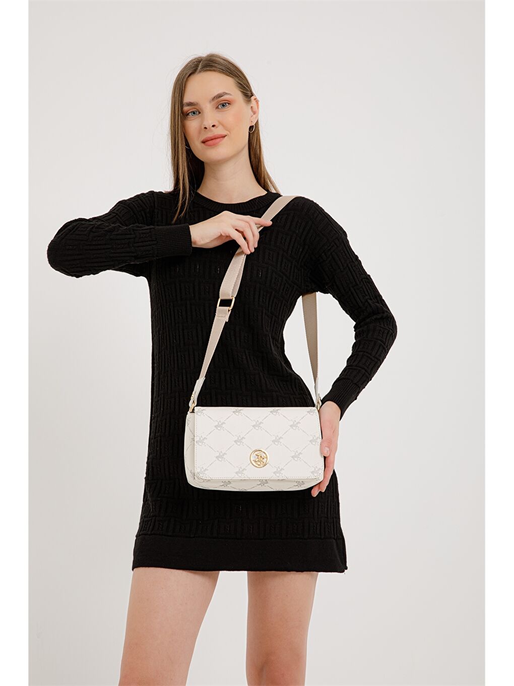 Beyaz Deri Görünümlü Desenli Kadın Omuz Çantası