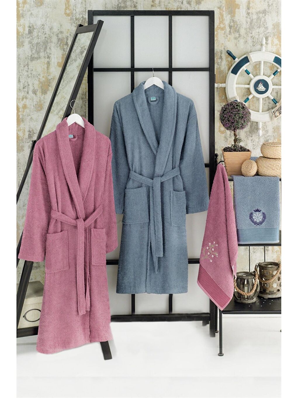 Karışık Pamuklu 4 Parça Aile Bornoz Seti L-XL