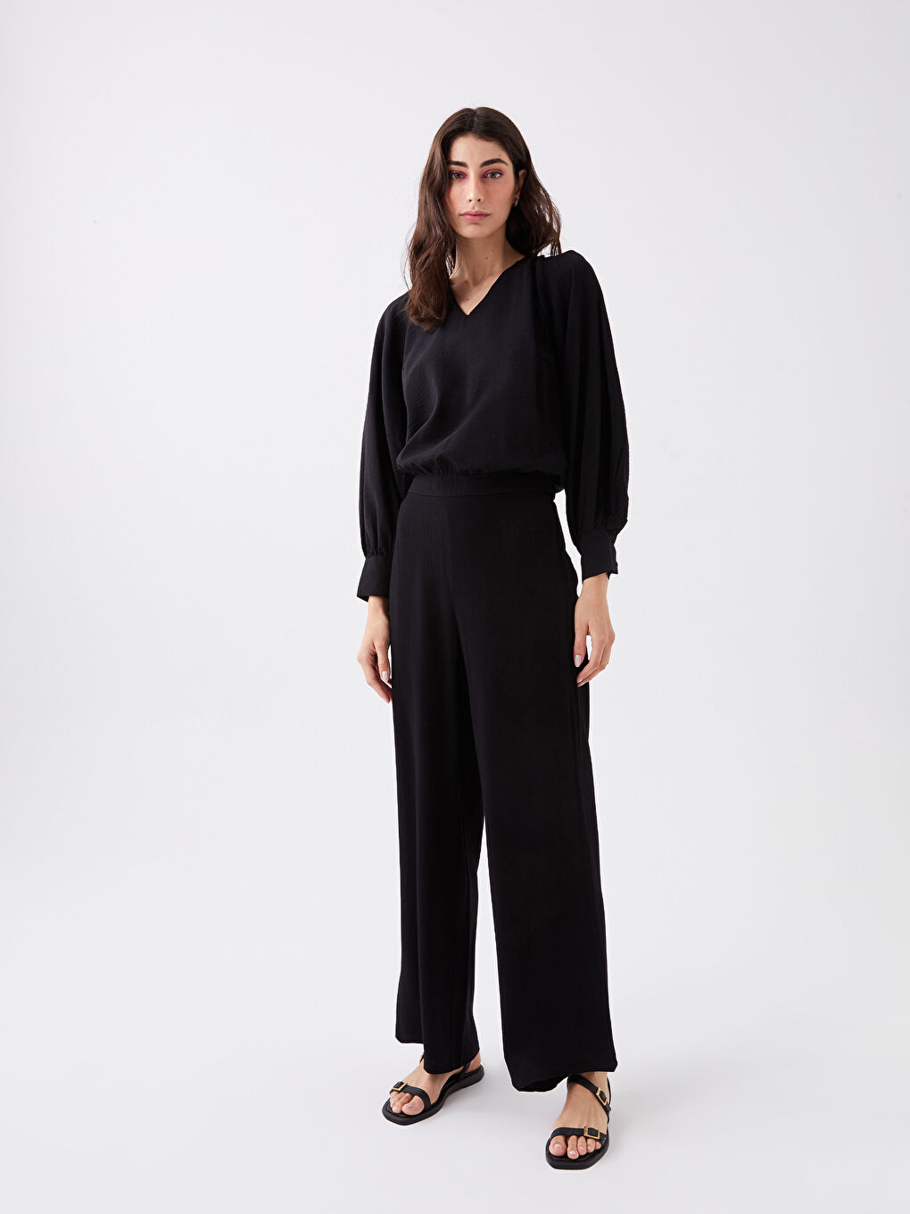 Siyah Beli Lastikli Standart Fit Düz Geniş Paça Kadın Pantolon-1