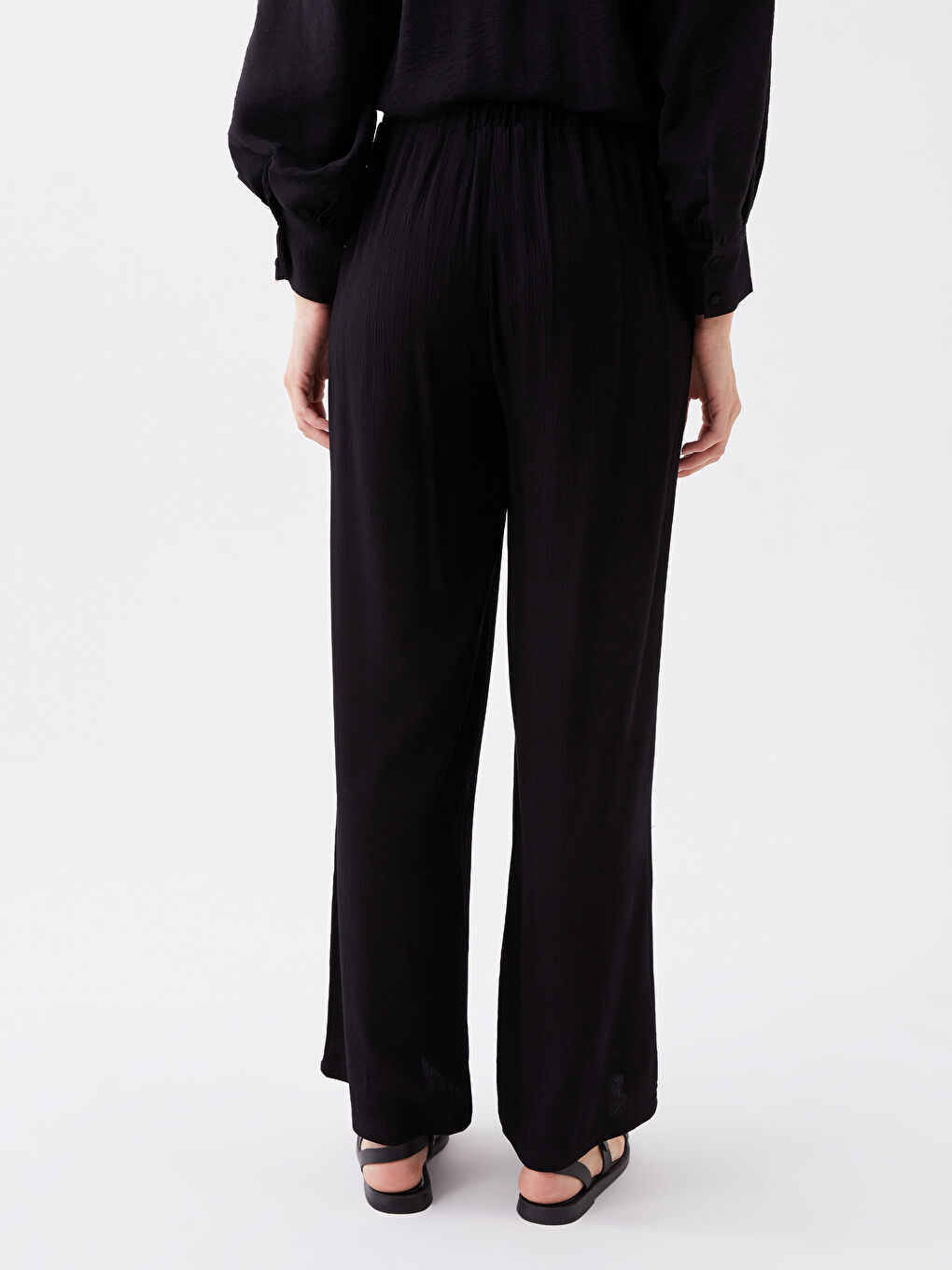 Siyah Beli Lastikli Standart Fit Düz Geniş Paça Kadın Pantolon-4