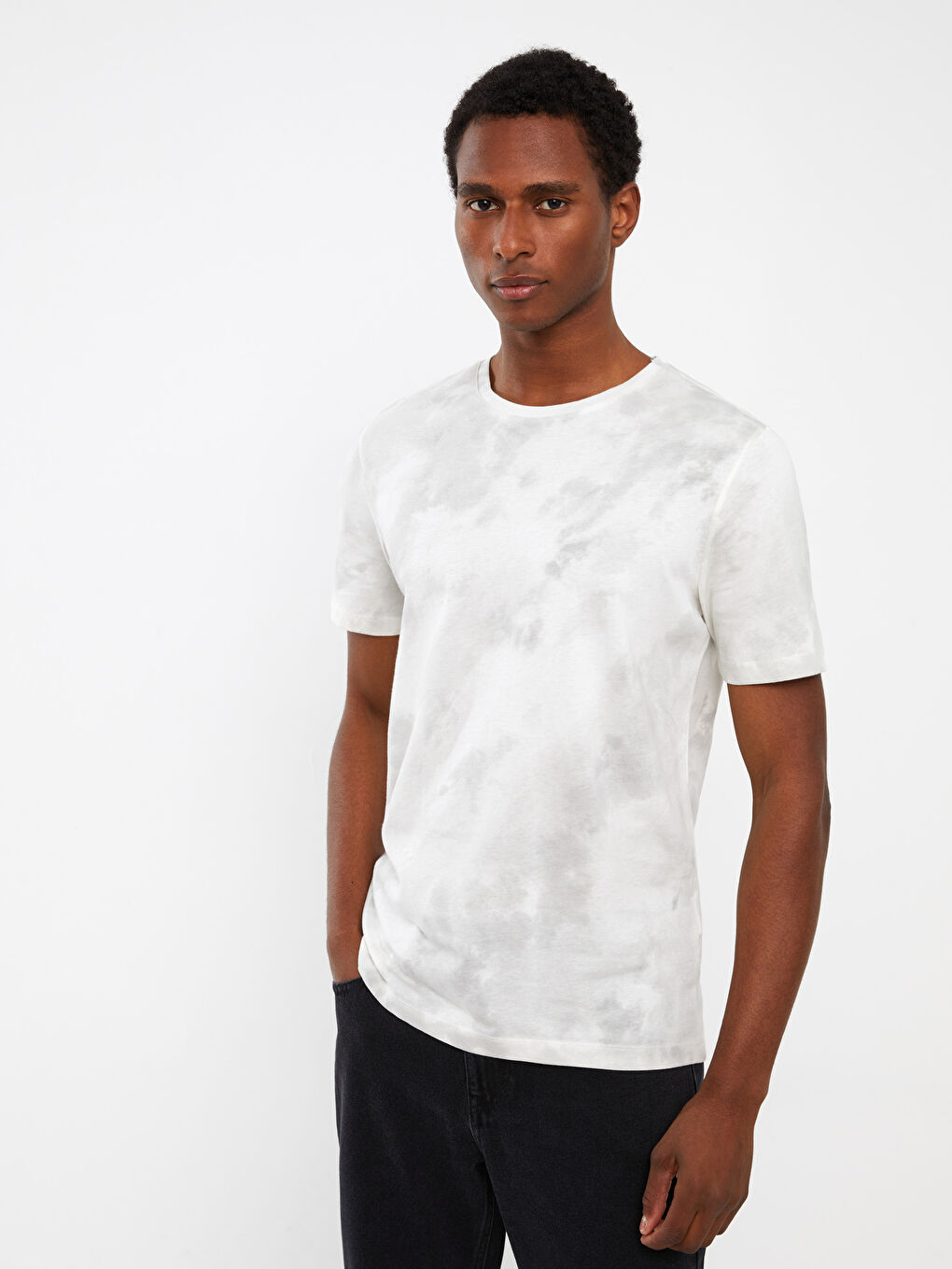 Beyaz Bisiklet Yaka Kısa Kollu Desenli Penye Erkek Tişört