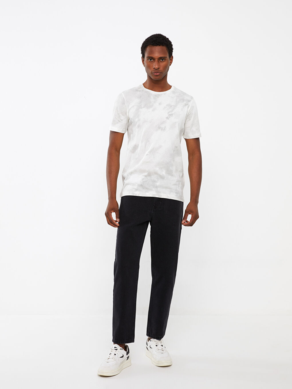 Beyaz Bisiklet Yaka Kısa Kollu Desenli Penye Erkek Tişört-1