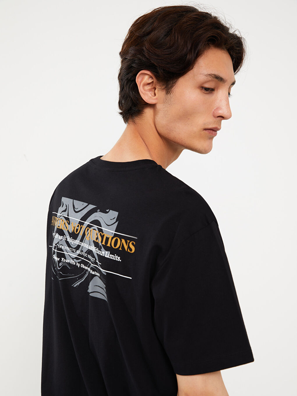 Siyah Bisiklet Yaka Kısa Kollu Baskılı Penye Erkek Tişört