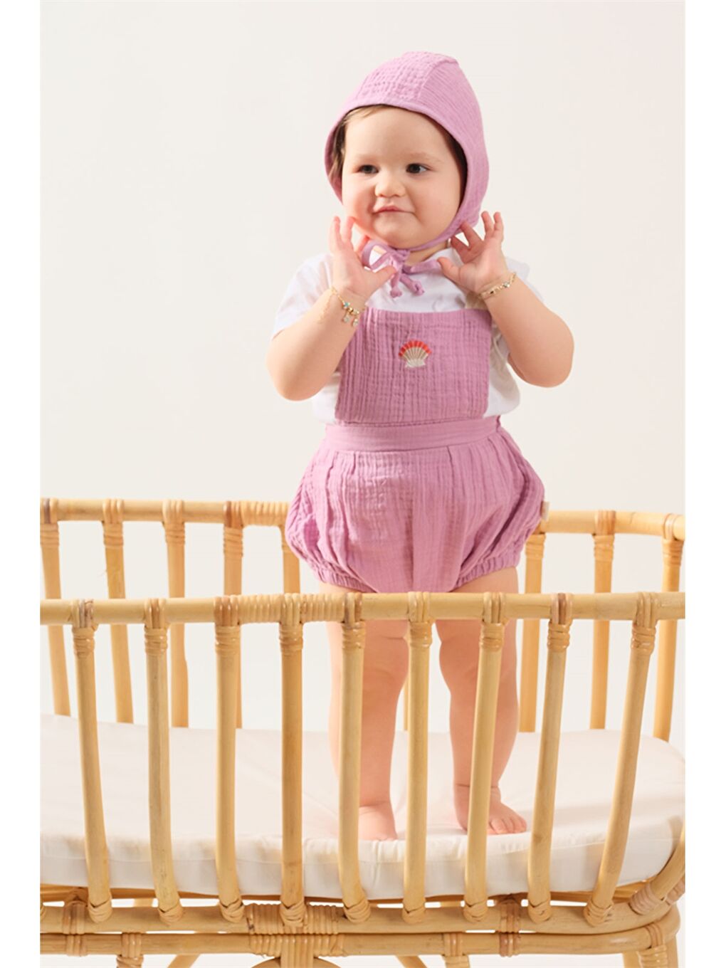 Fuşya Kız Bebek Müslin Bone Şapka