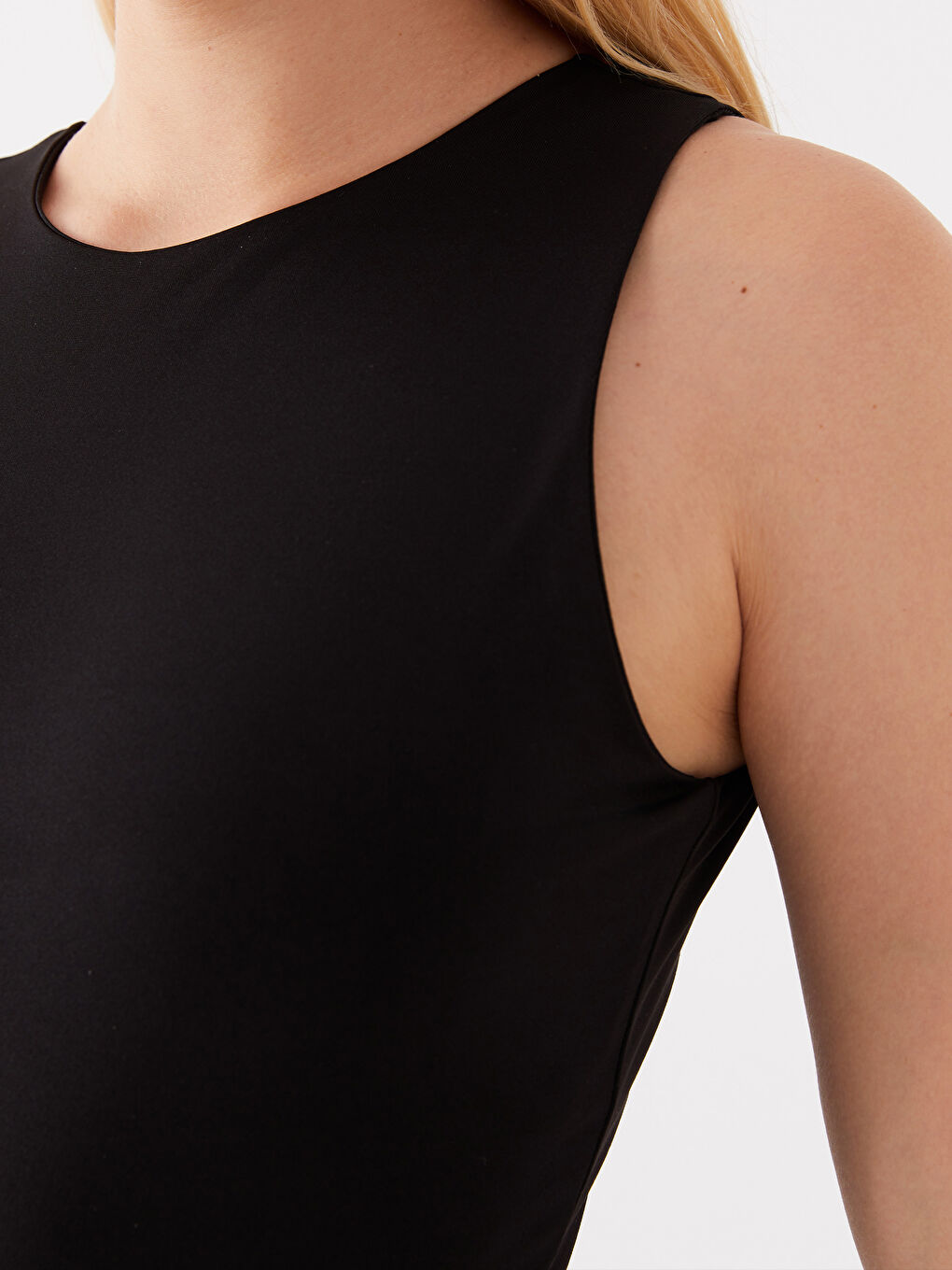 LC Waikiki Women's Crew Neck Plain Bodysuit -S3JL29Z8-CVL