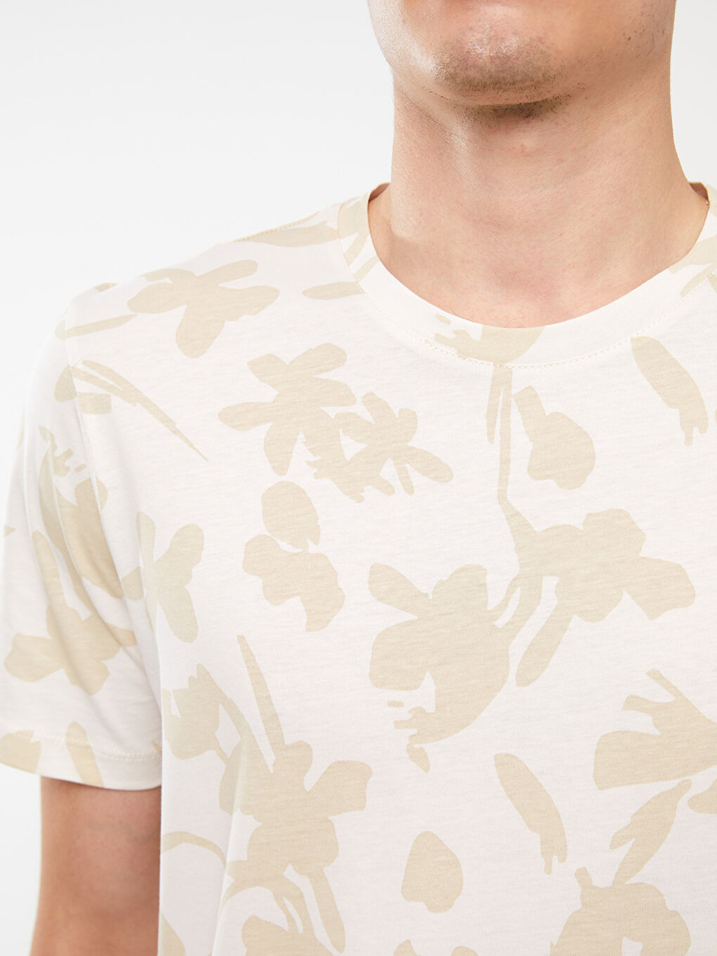 Ekru Bisiklet Yaka Kısa Kollu Desenli Erkek Tişört-3