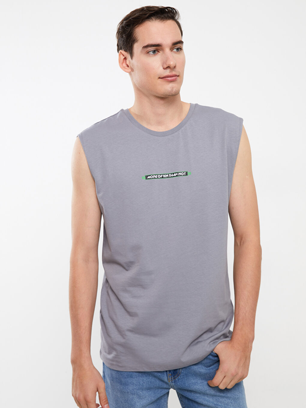 تيشيرت بدون أكمام مطبوع بياقة دائرية جيرسي للرجال-2