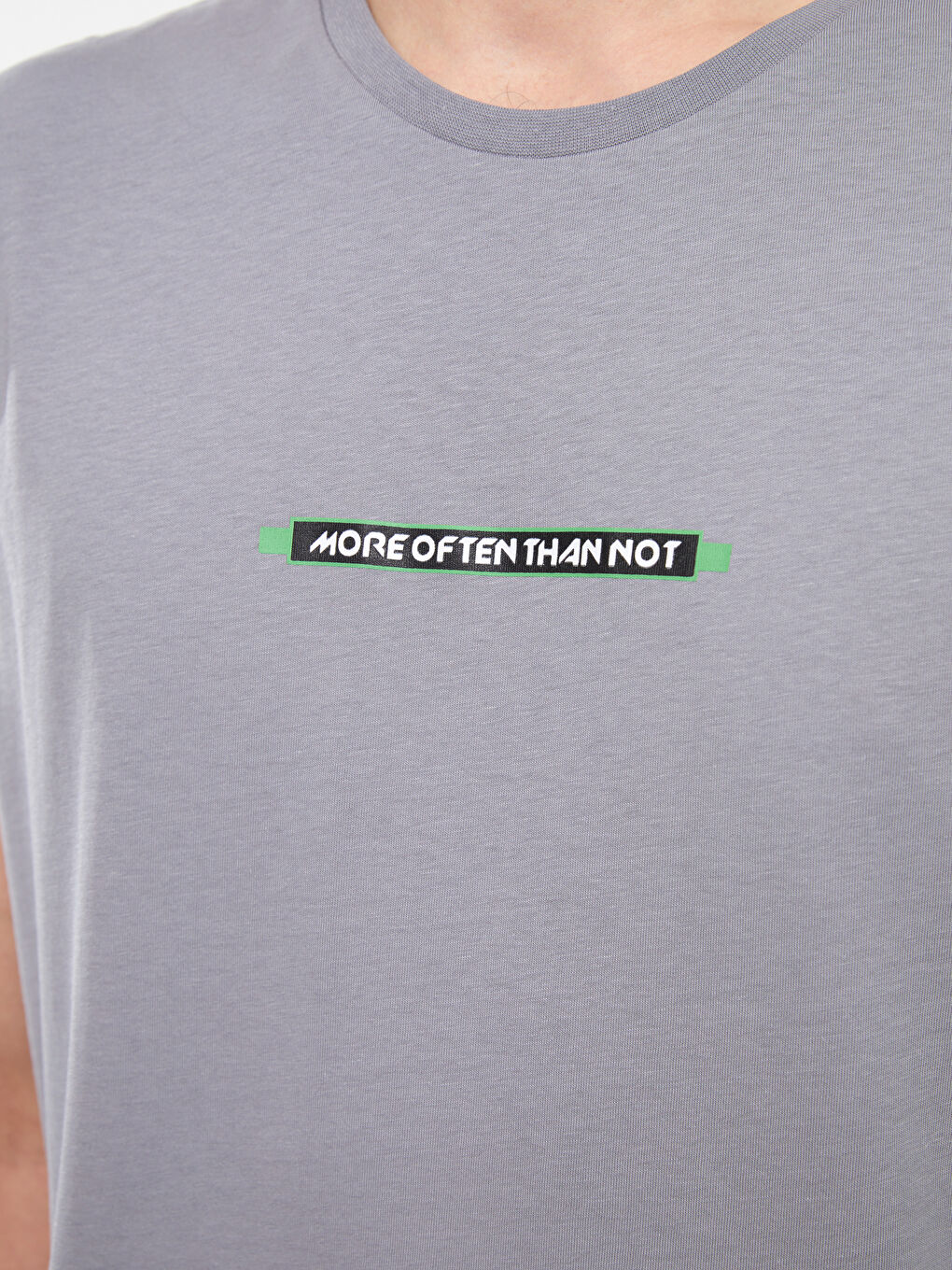 تيشيرت بدون أكمام مطبوع بياقة دائرية جيرسي للرجال-3