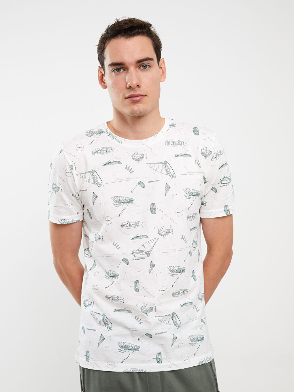 تي شيرت رجالي جيرسي بياقة دائرية وأكمام قصيرة ونقشة-1