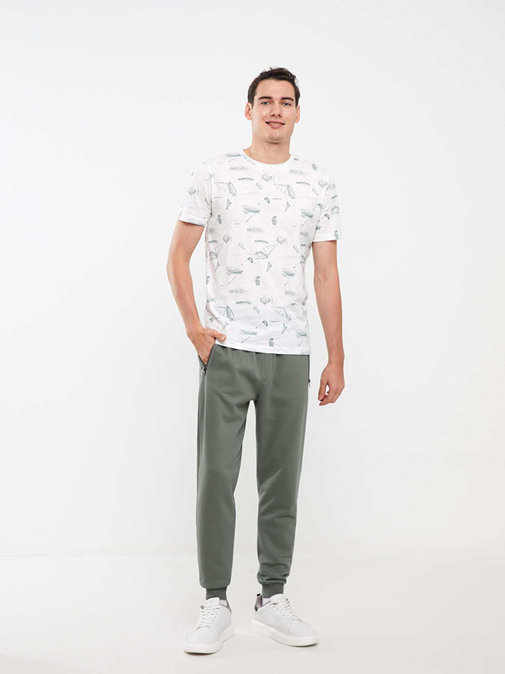 تي شيرت رجالي جيرسي بياقة دائرية وأكمام قصيرة ونقشة-2