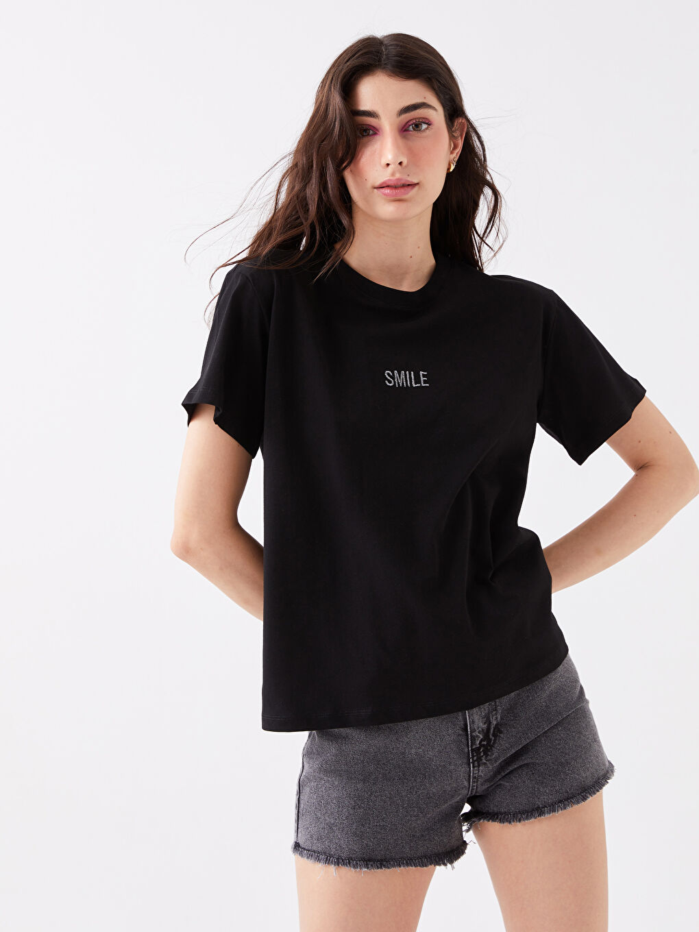 Siyah Bisiklet Yaka Baskılı Kısa Kollu Kadın Tişört-1