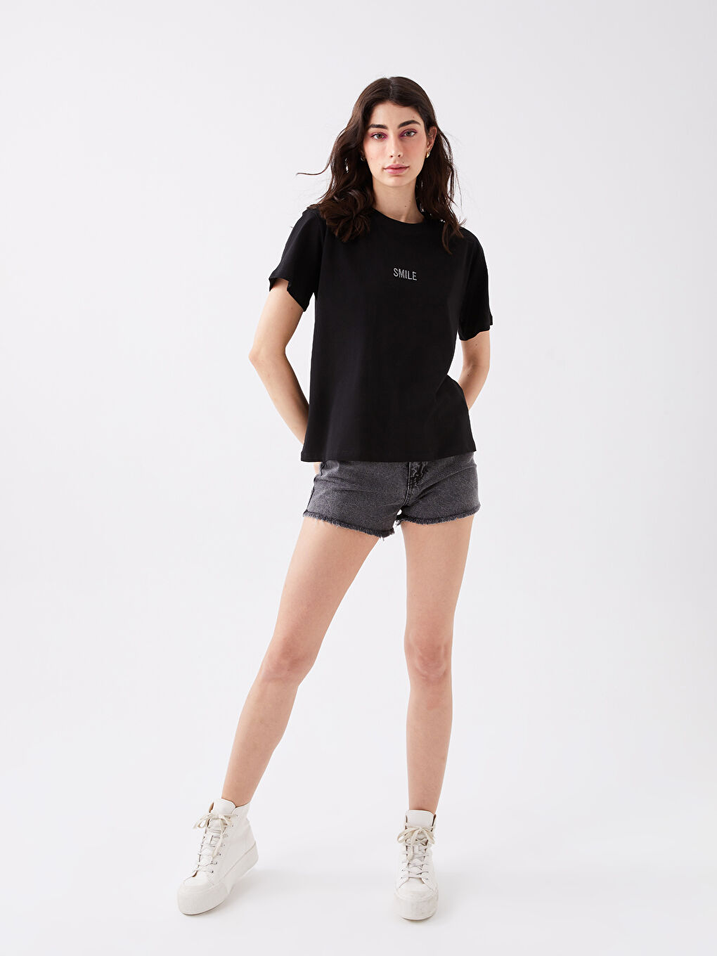 Siyah Bisiklet Yaka Baskılı Kısa Kollu Kadın Tişört-2