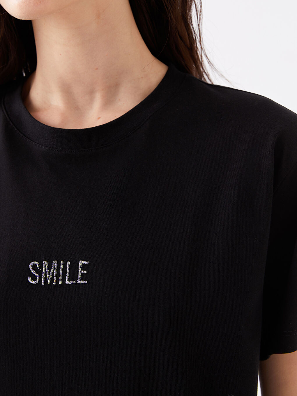 Siyah Bisiklet Yaka Baskılı Kısa Kollu Kadın Tişört-3