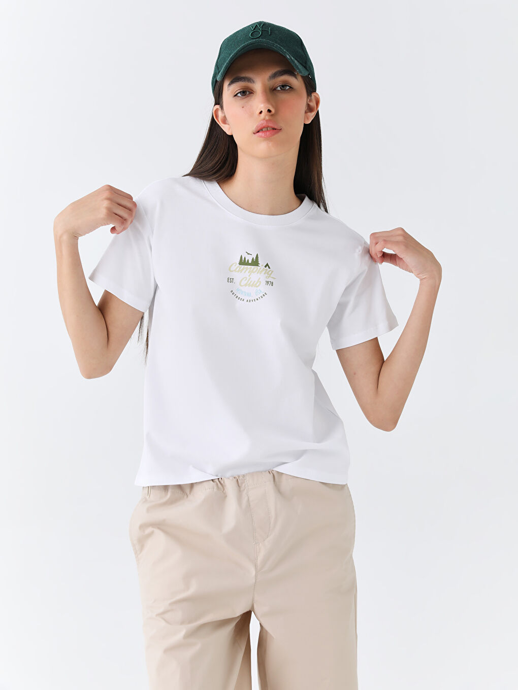 Beyaz Bisiklet Yaka Baskılı Kısa Kollu Kadın Tişört