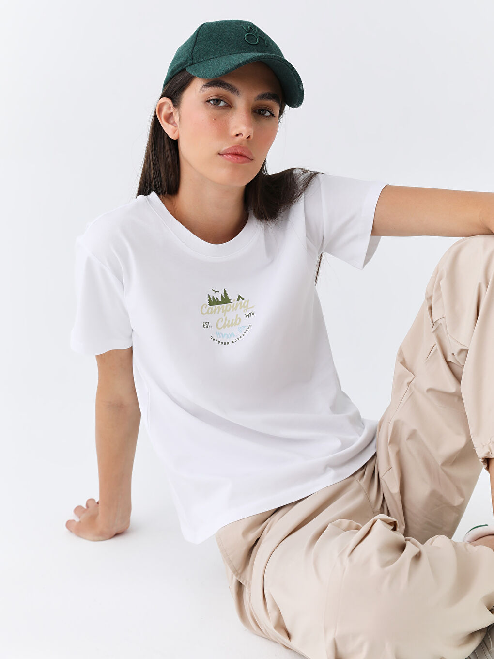 Beyaz Bisiklet Yaka Baskılı Kısa Kollu Kadın Tişört-1