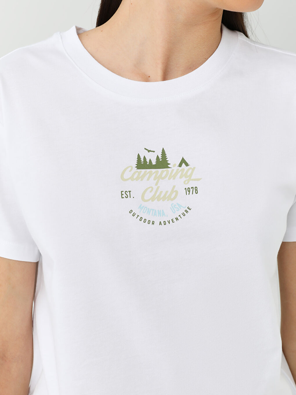 Beyaz Bisiklet Yaka Baskılı Kısa Kollu Kadın Tişört-3